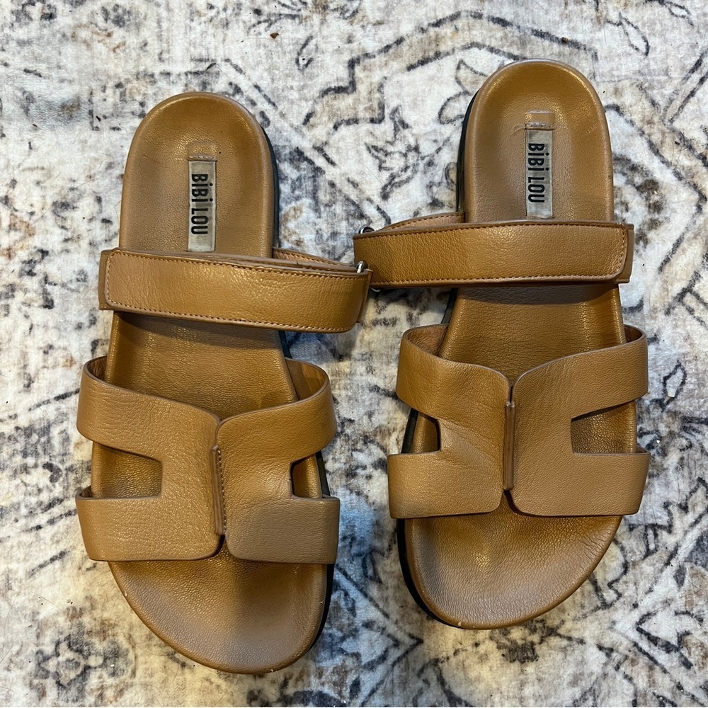 Anthropologie BibiLou tan strappy flat sandals size 39 tan and black